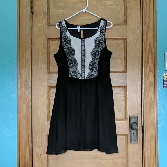 Black and White Simple Dress - Picture 1 of 2